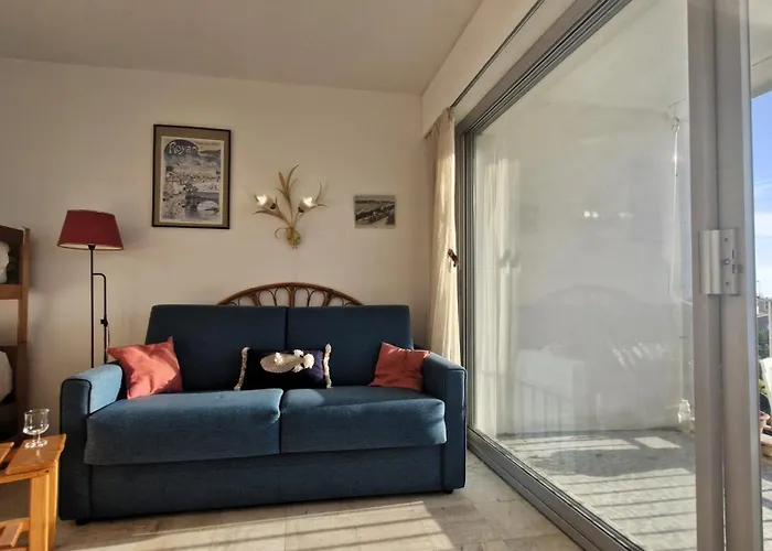 - Un Reveil Face A La Pour Ce Au Charme Rustique - Du Pigeonnier Royan