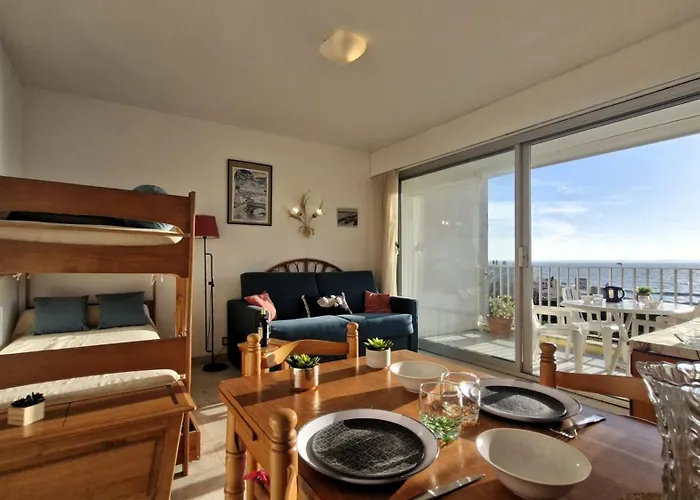 Apartment - Un Reveil Face A La Pour Ce Au Charme Rustique - Du Pigeonnier Royan