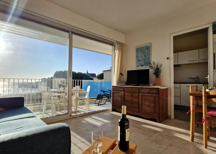 - Un Reveil Face A La Pour Ce Au Charme Rustique - Du Pigeonnier * Royan