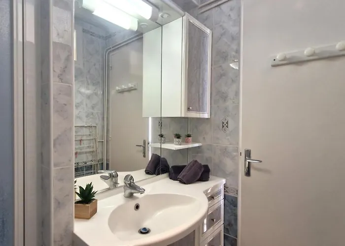 - Un Reveil Face A La Pour Ce Au Charme Rustique - Du Pigeonnier Apartment Royan