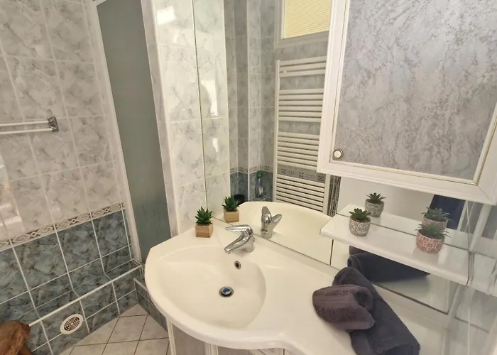 - Un Reveil Face A La Pour Ce Au Charme Rustique - Du Pigeonnier Apartment *