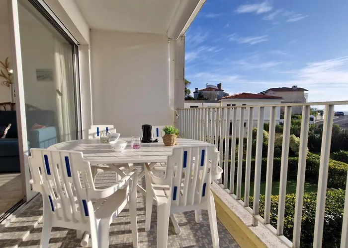 Apartment - Un Reveil Face A La Pour Ce Au Charme Rustique - Du Pigeonnier Royan