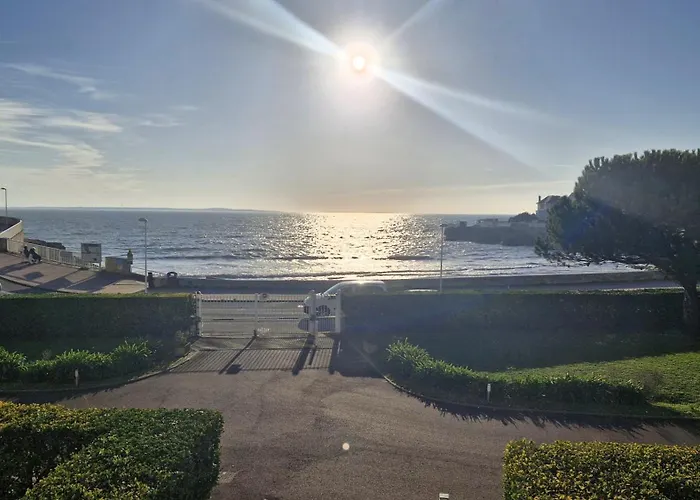 - Un Reveil Face A La Pour Ce Au Charme Rustique - Du Pigeonnier Royan
